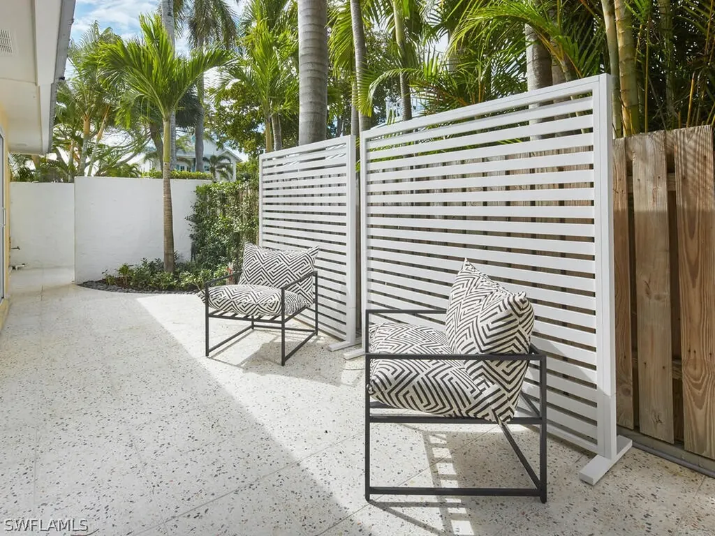255 2nd Avenue S Naples FL 34102