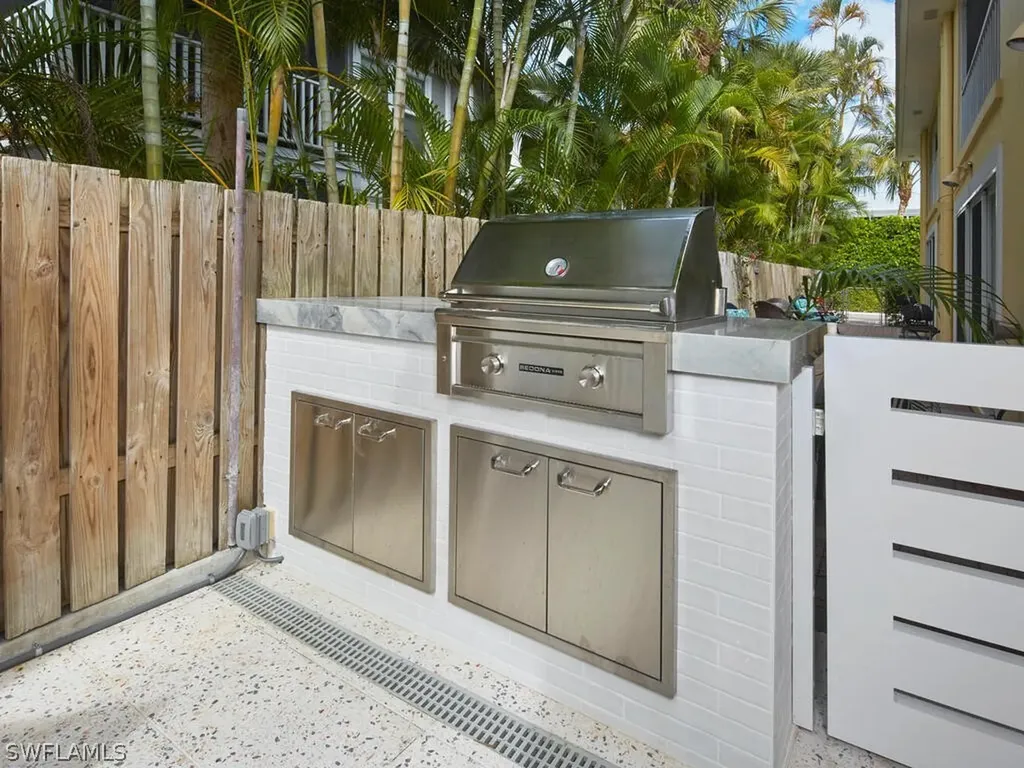 255 2nd Avenue S Naples FL 34102