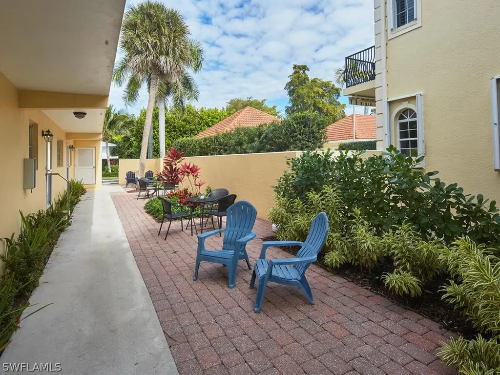 255 2nd Avenue S Naples FL 34102