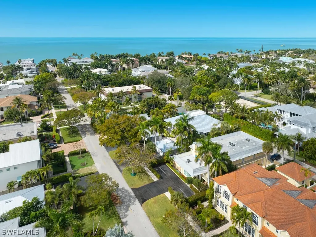 255 2nd Avenue S Naples FL 34102