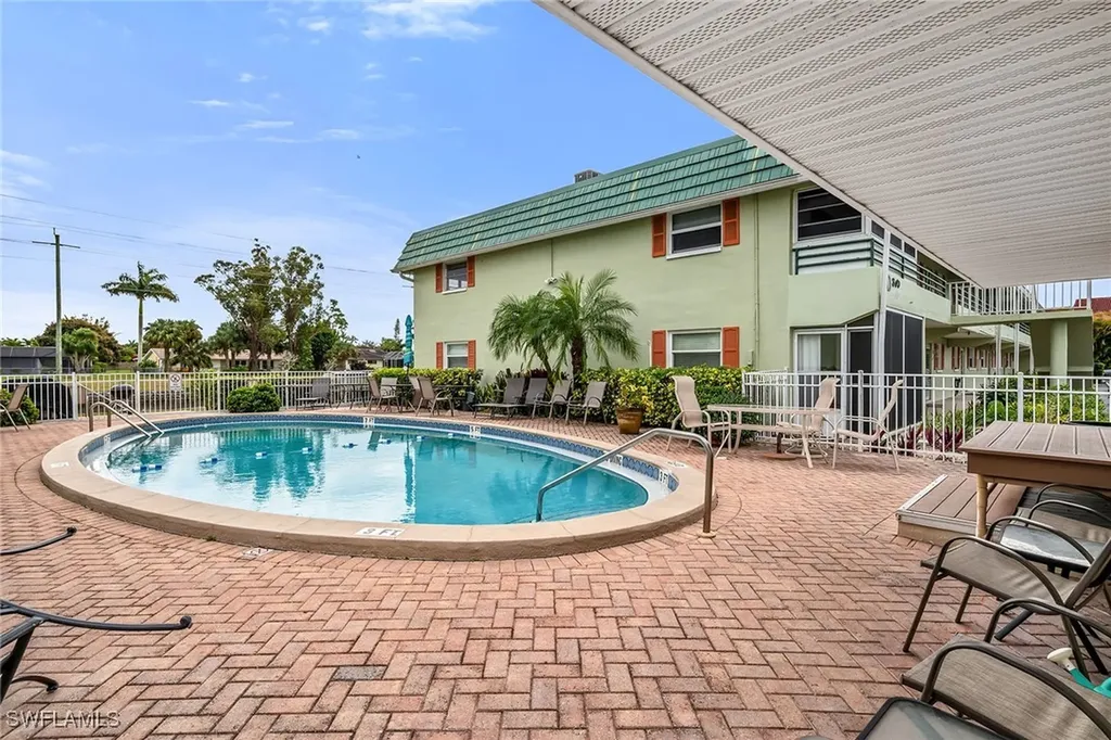 200 Valley Stream Drive Naples FL 34113