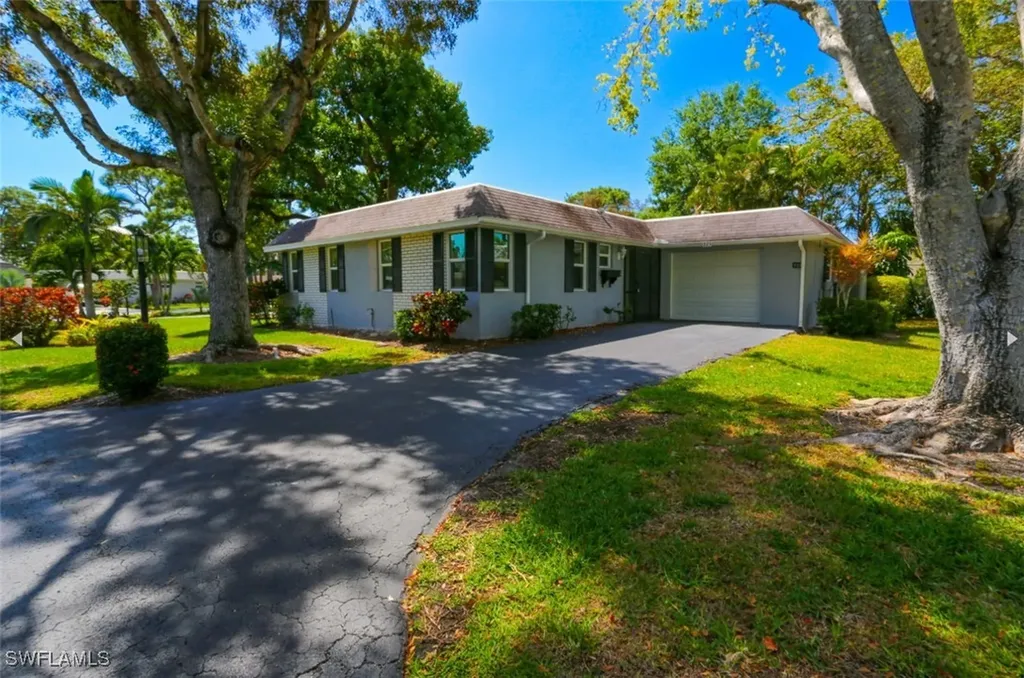 225 Georgetown Boulevard Naples FL 34112
