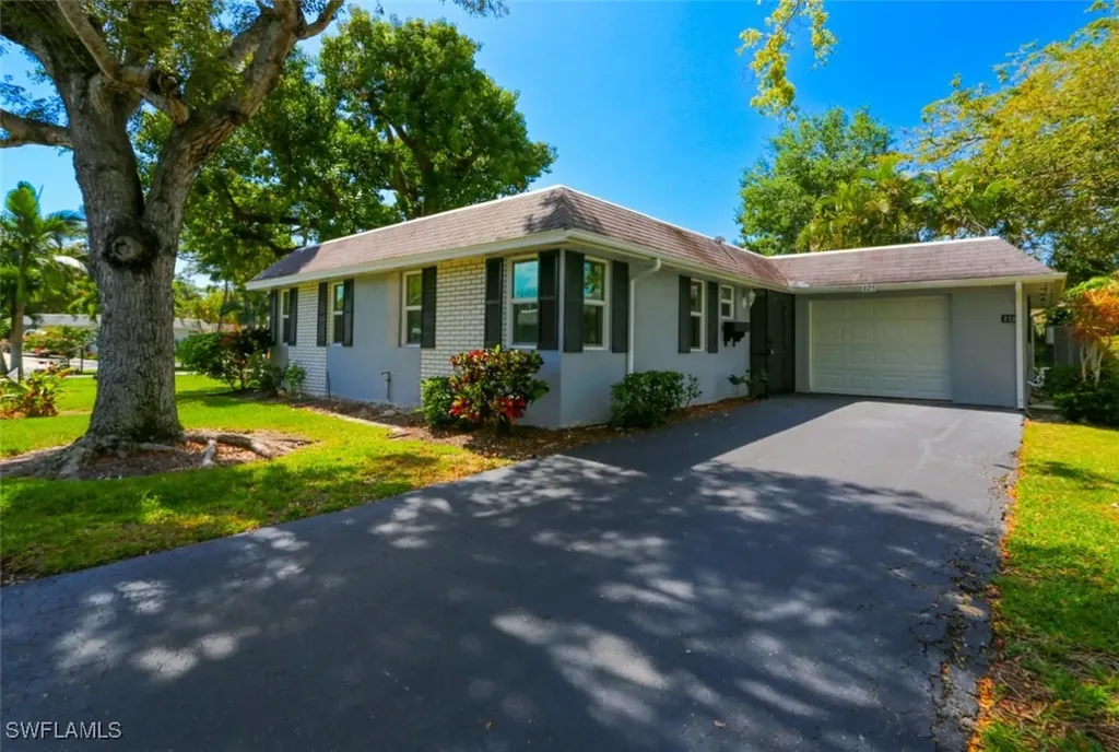 225 Georgetown Boulevard Naples FL 34112