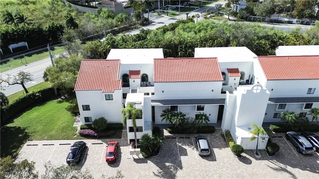 592 Beachwalk Circle Naples FL 34108