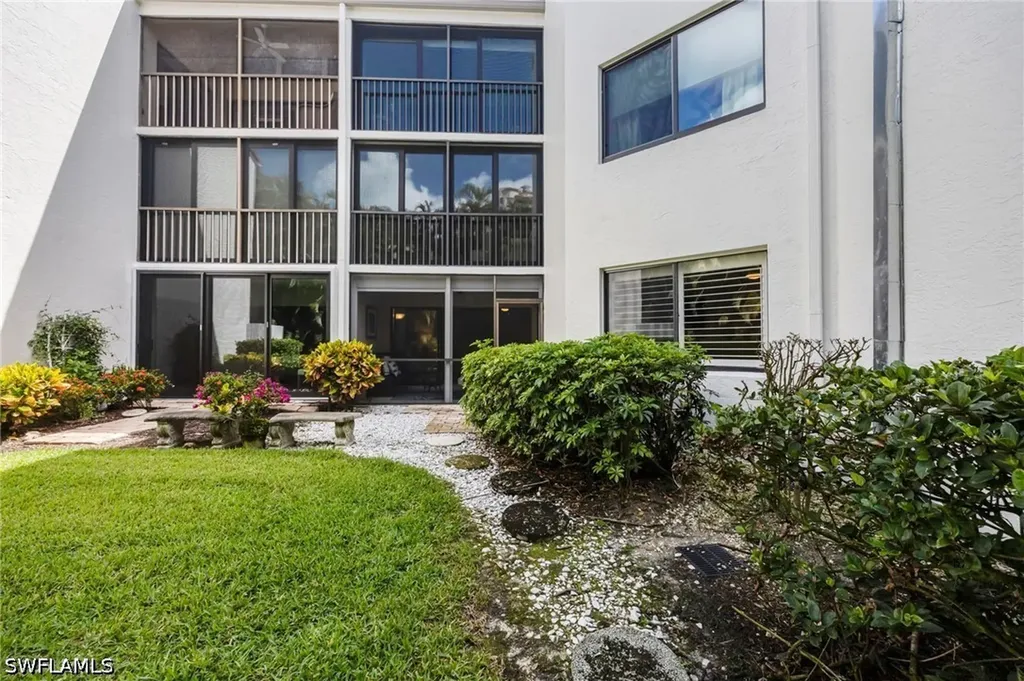 592 Beachwalk Circle Naples FL 34108