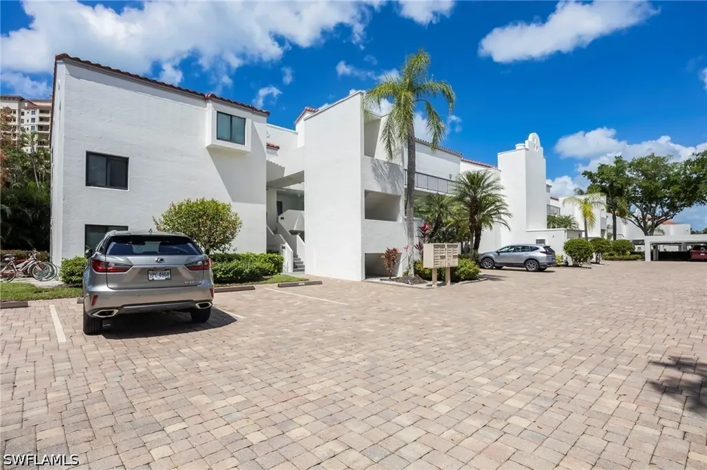 592 Beachwalk Circle Naples FL 34108