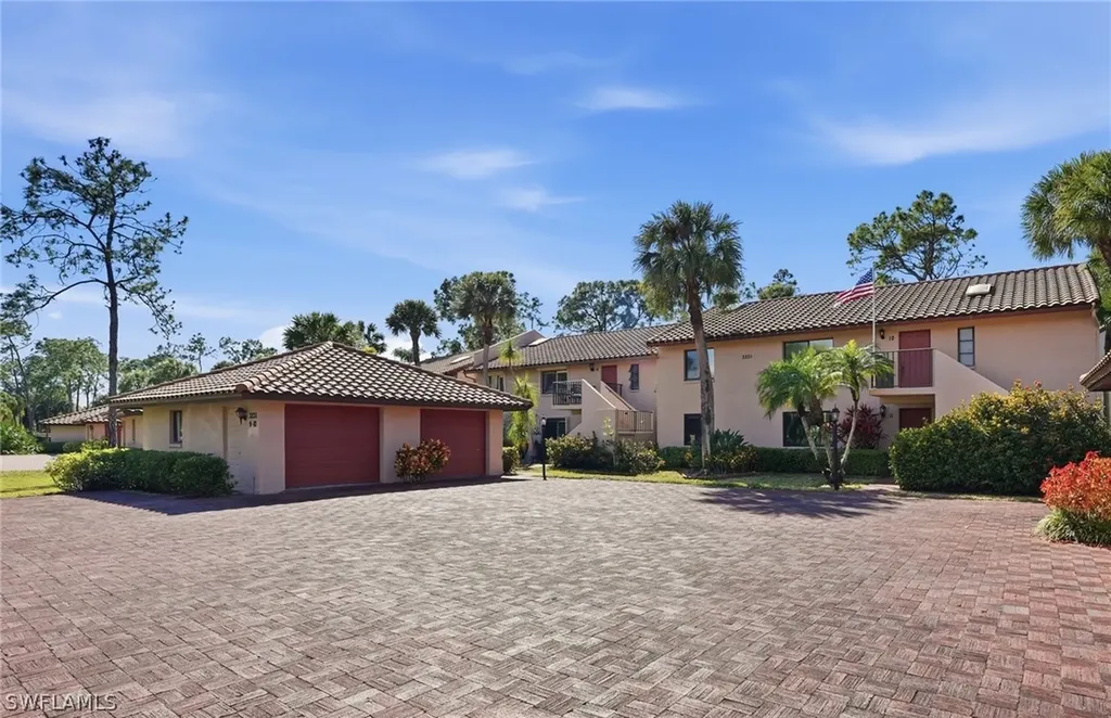 3231 Horse Carriage Way Naples FL 34105