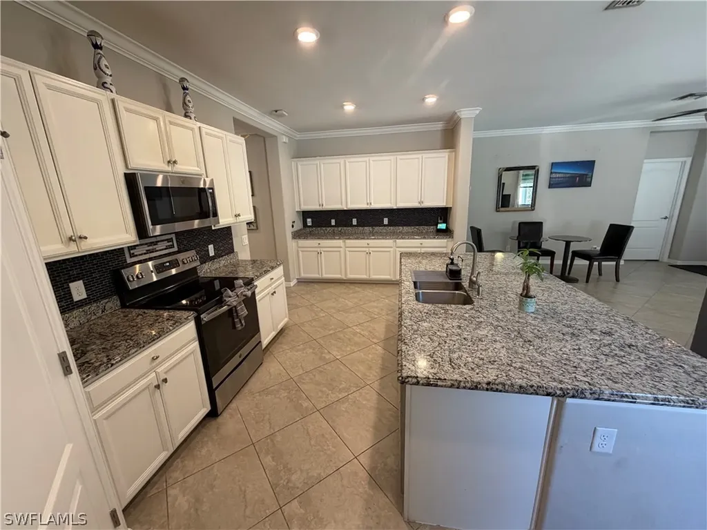 4284 Raffia Palm Circle Naples FL 34119