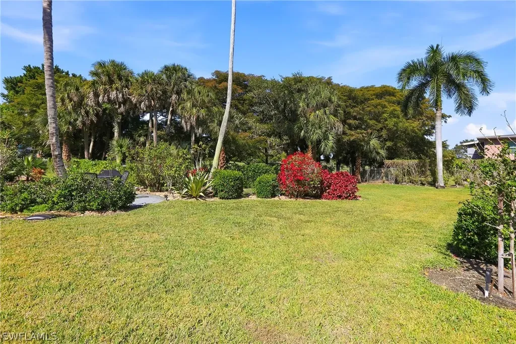215 Cypress Way E Naples FL 34110