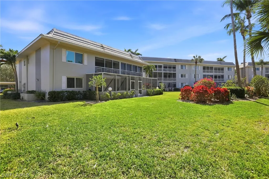 215 Cypress Way E Naples FL 34110