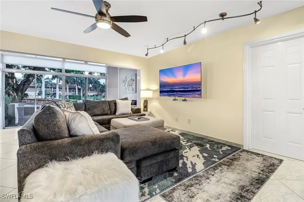 185 Cypress Way E Naples FL 34110