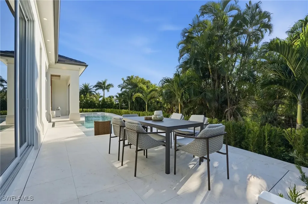 510 Neapolitan Lane Naples FL 34103