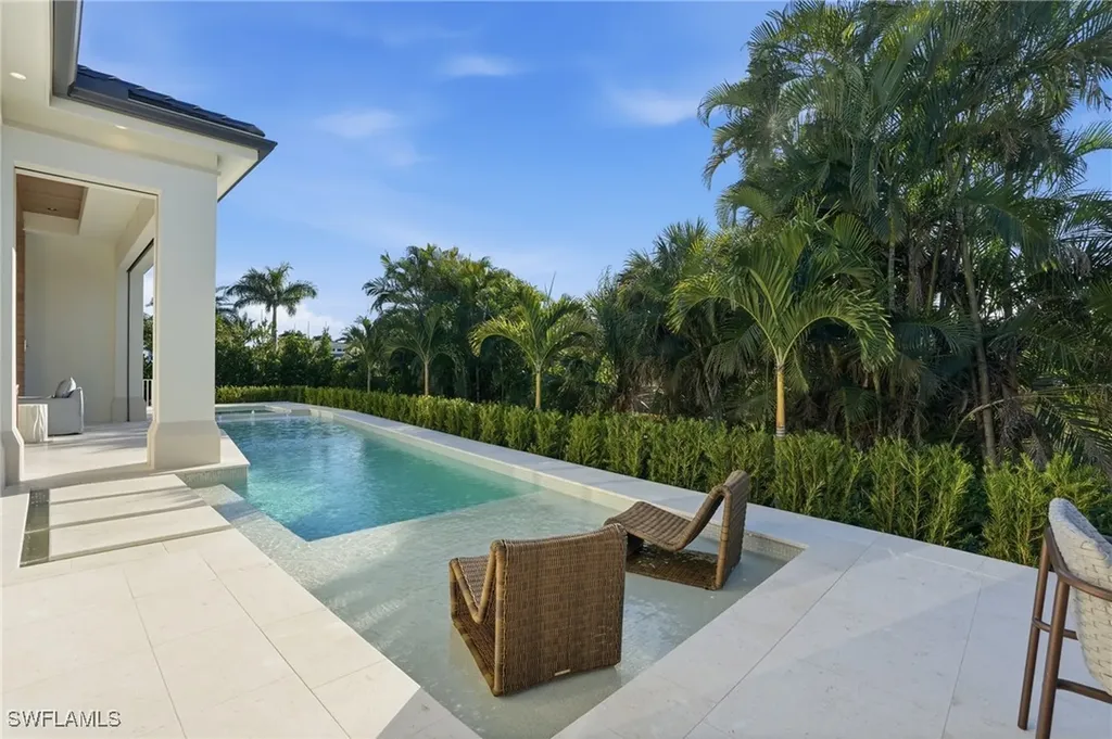 510 Neapolitan Lane Naples FL 34103