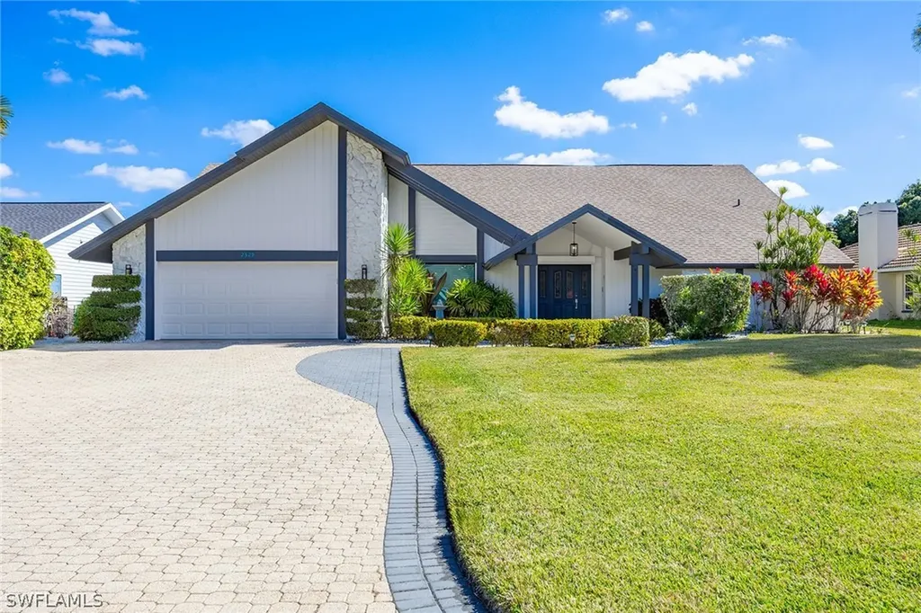 2529 Kings Lake Boulevard Naples FL 34112