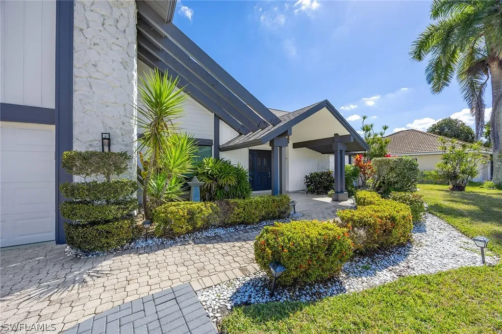 2529 Kings Lake Boulevard Naples FL 34112