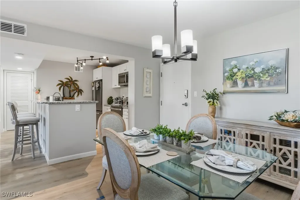 555 Park Shore Drive Naples FL 34103