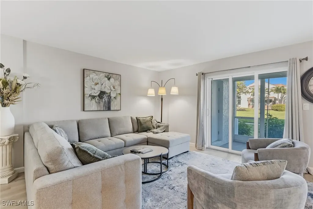 555 Park Shore Drive Naples FL 34103