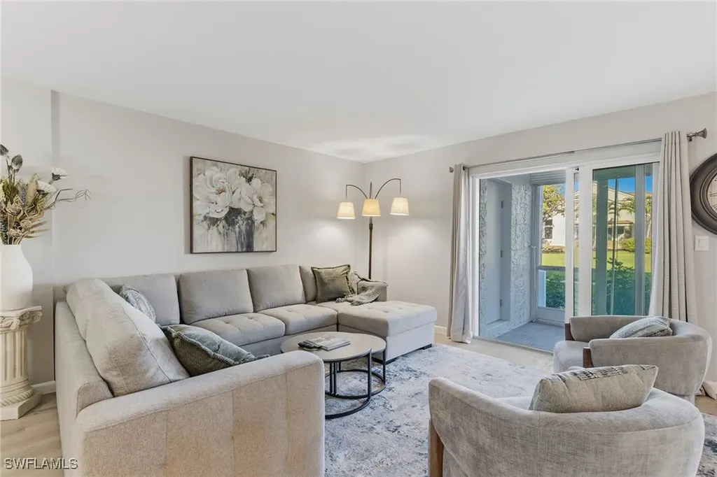 555 Park Shore Drive Naples FL 34103