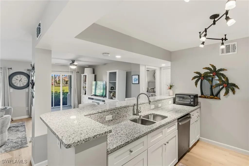 555 Park Shore Drive Naples FL 34103