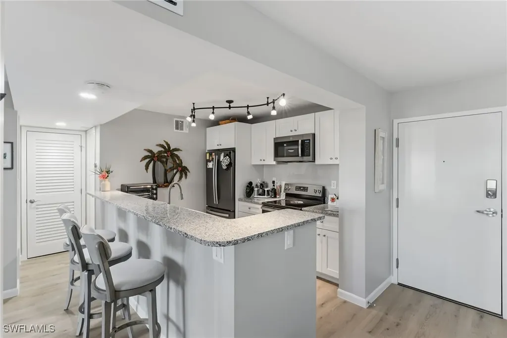 555 Park Shore Drive Naples FL 34103