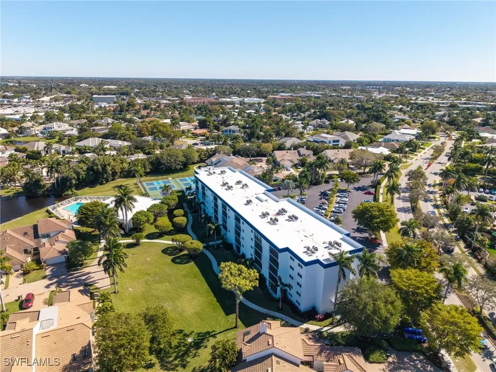 555 Park Shore Drive Naples FL 34103