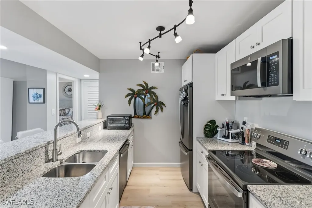 555 Park Shore Drive Naples FL 34103