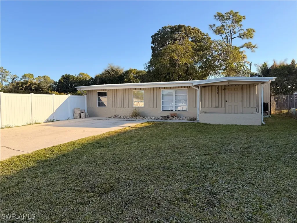 156 4th Street Naples FL 34113
