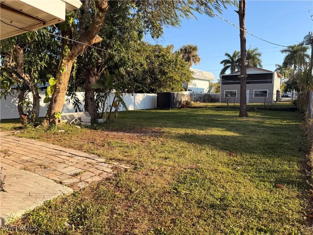 156 4th Street Naples FL 34113
