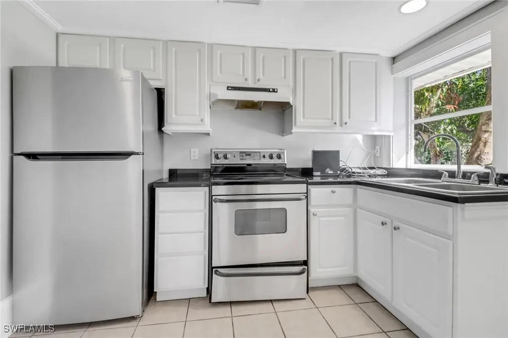 156 4th Street Naples FL 34113