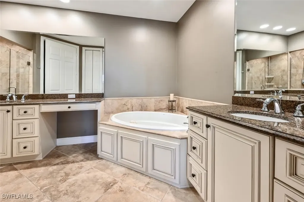 4722 Stratford Court Naples FL 34105