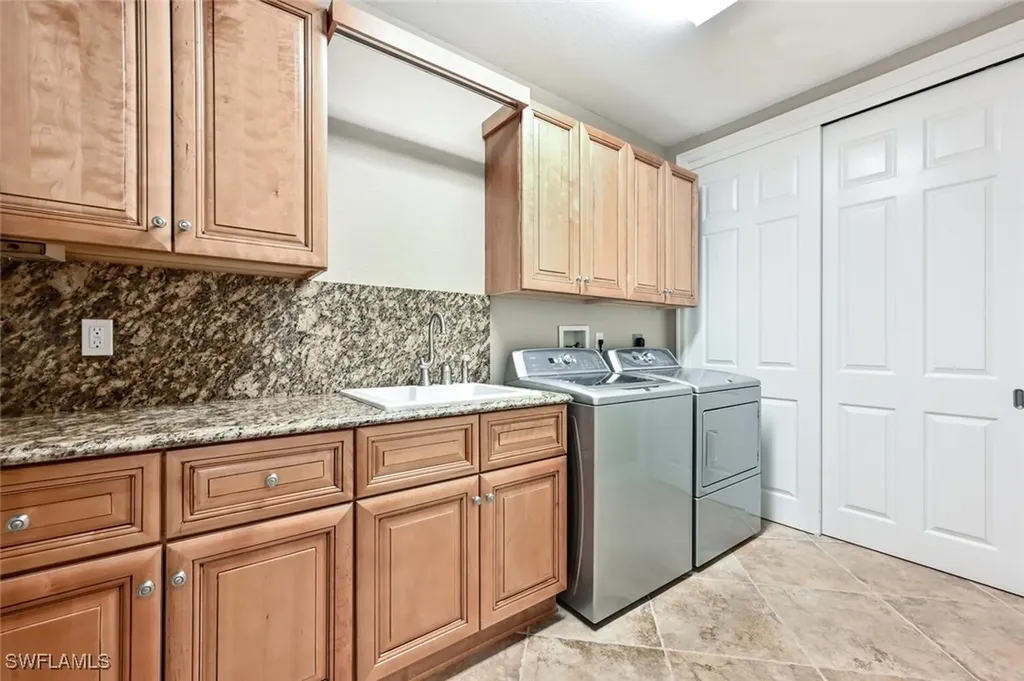 4722 Stratford Court Naples FL 34105