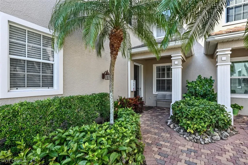 4722 Stratford Court Naples FL 34105