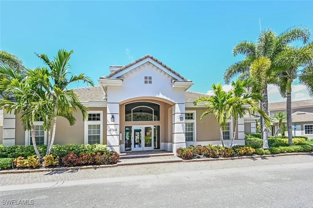 4722 Stratford Court Naples FL 34105