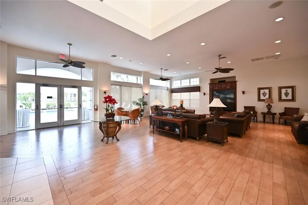 4722 Stratford Court Naples FL 34105