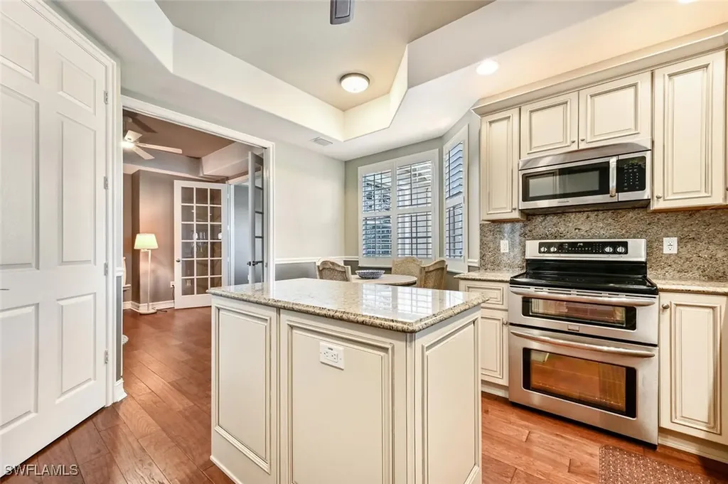 4722 Stratford Court Naples FL 34105