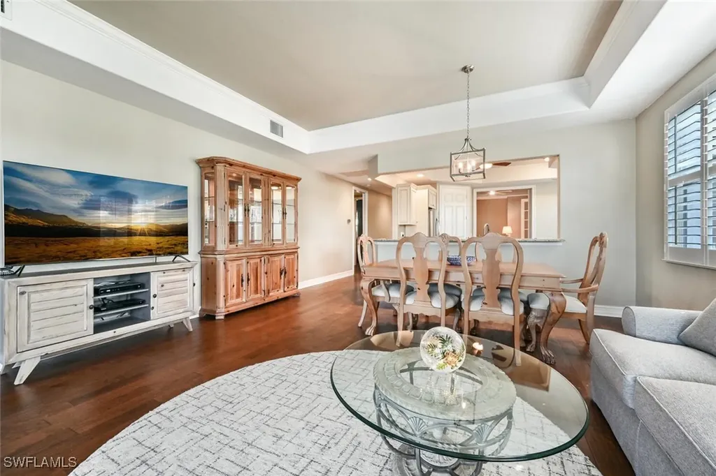 4722 Stratford Court Naples FL 34105