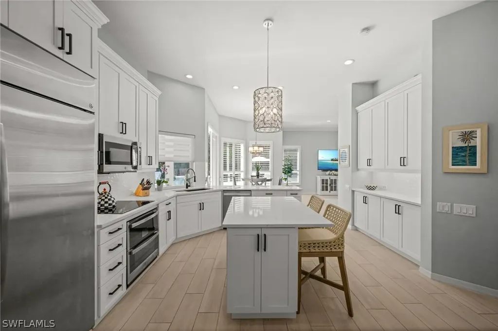 985 Spanish Moss Trail Naples FL 34108