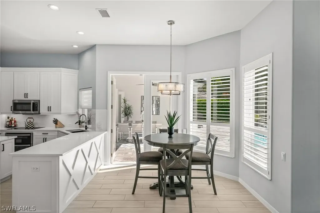 985 Spanish Moss Trail Naples FL 34108