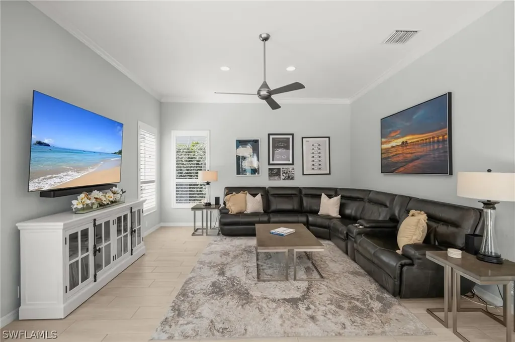985 Spanish Moss Trail Naples FL 34108