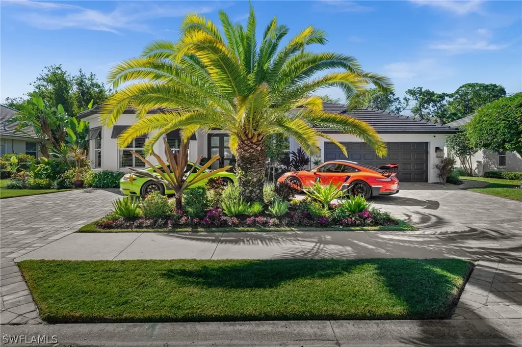 985 Spanish Moss Trail Naples FL 34108