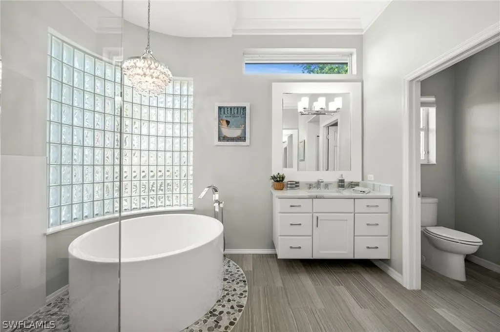 985 Spanish Moss Trail Naples FL 34108