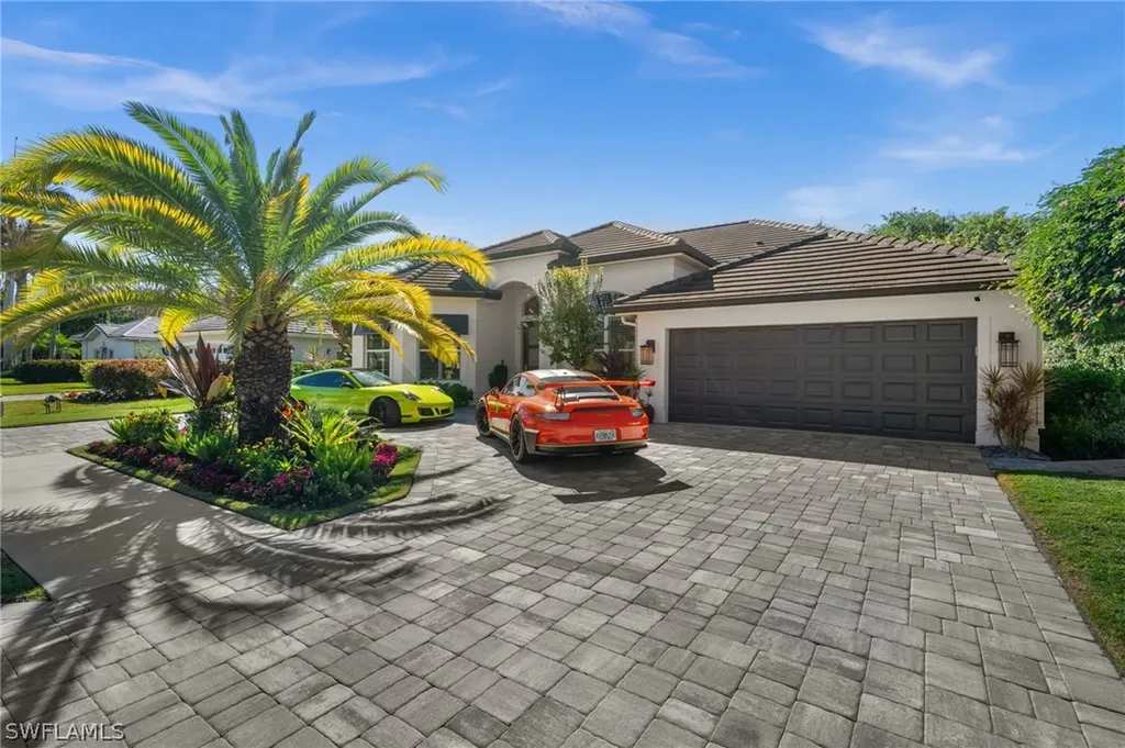 985 Spanish Moss Trail Naples FL 34108