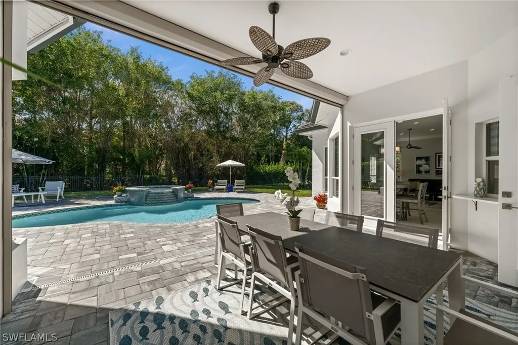 985 Spanish Moss Trail Naples FL 34108