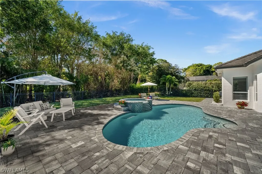 985 Spanish Moss Trail Naples FL 34108
