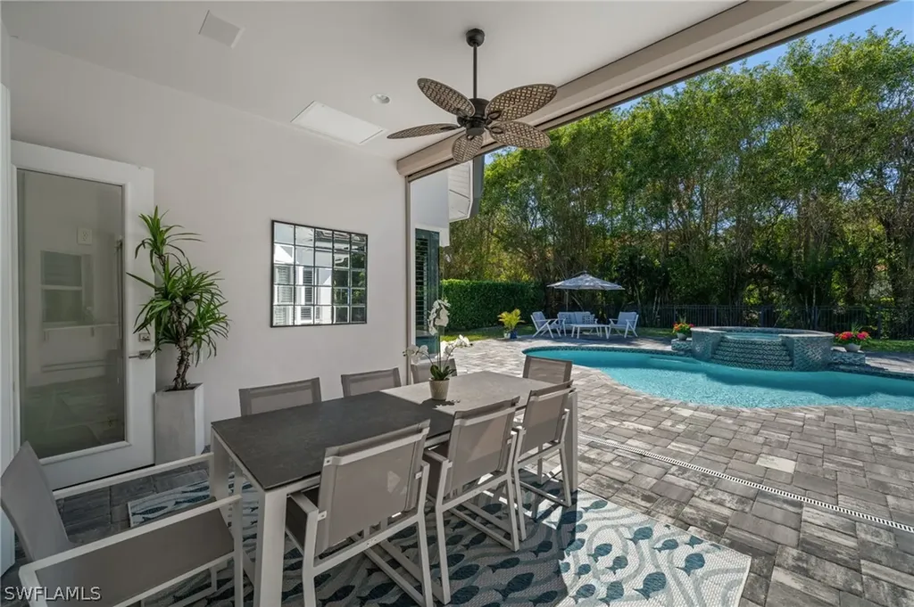 985 Spanish Moss Trail Naples FL 34108
