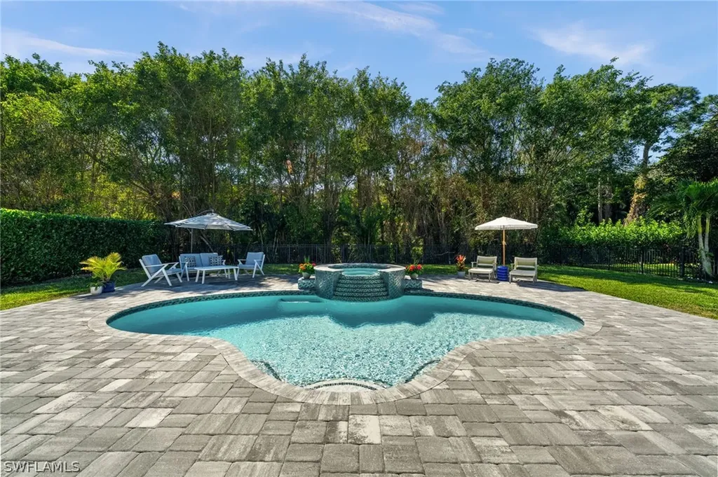 985 Spanish Moss Trail Naples FL 34108