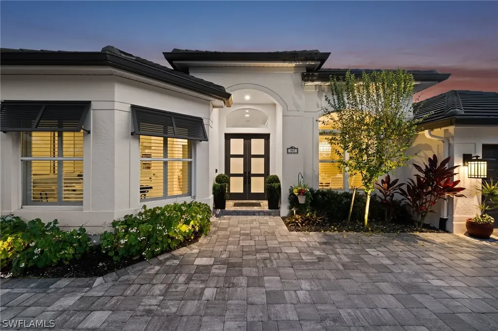 985 Spanish Moss Trail Naples FL 34108