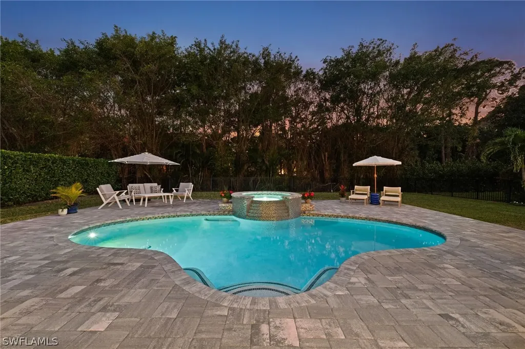 985 Spanish Moss Trail Naples FL 34108