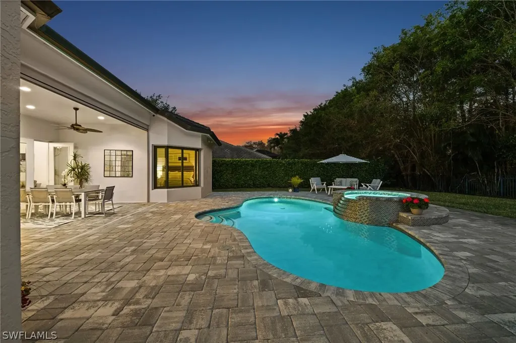 985 Spanish Moss Trail Naples FL 34108
