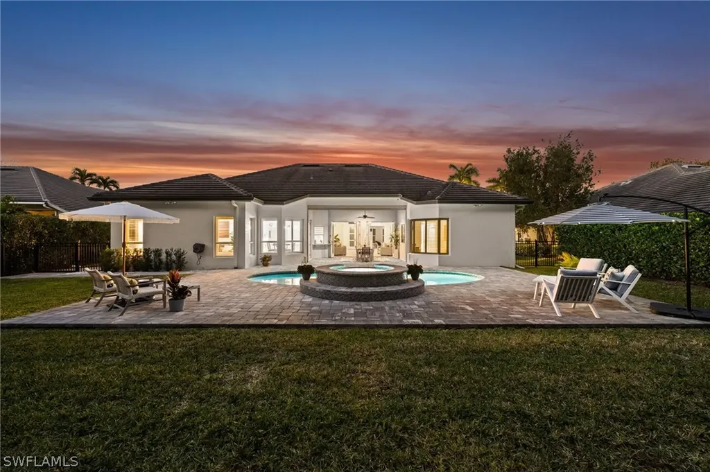 985 Spanish Moss Trail Naples FL 34108